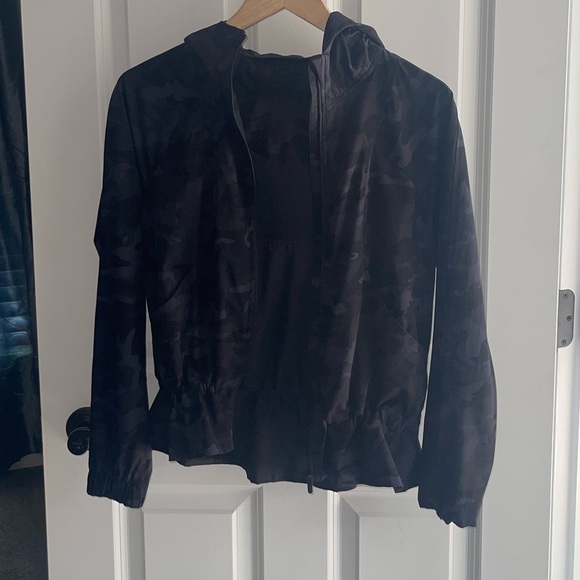 Lululemon Pack It Up Jacket Incognito Camo Multi Grey 2018 Style #: W4AVRS Sz 4 - Picture 3 of 8